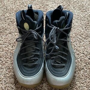 Men’s Nike Chrome 1/2 Cent - Size 10.5